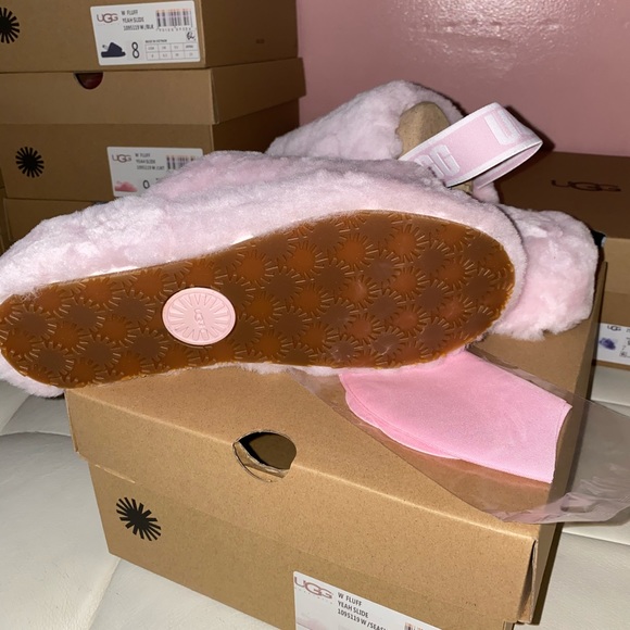 Light Pink FluffYeah Ugg Slides w/free pink mask - Picture 5 of 12